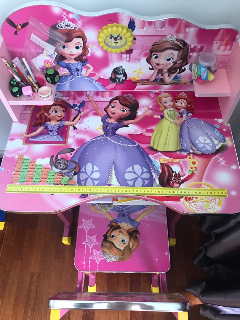 Princess sofia top table and chairs