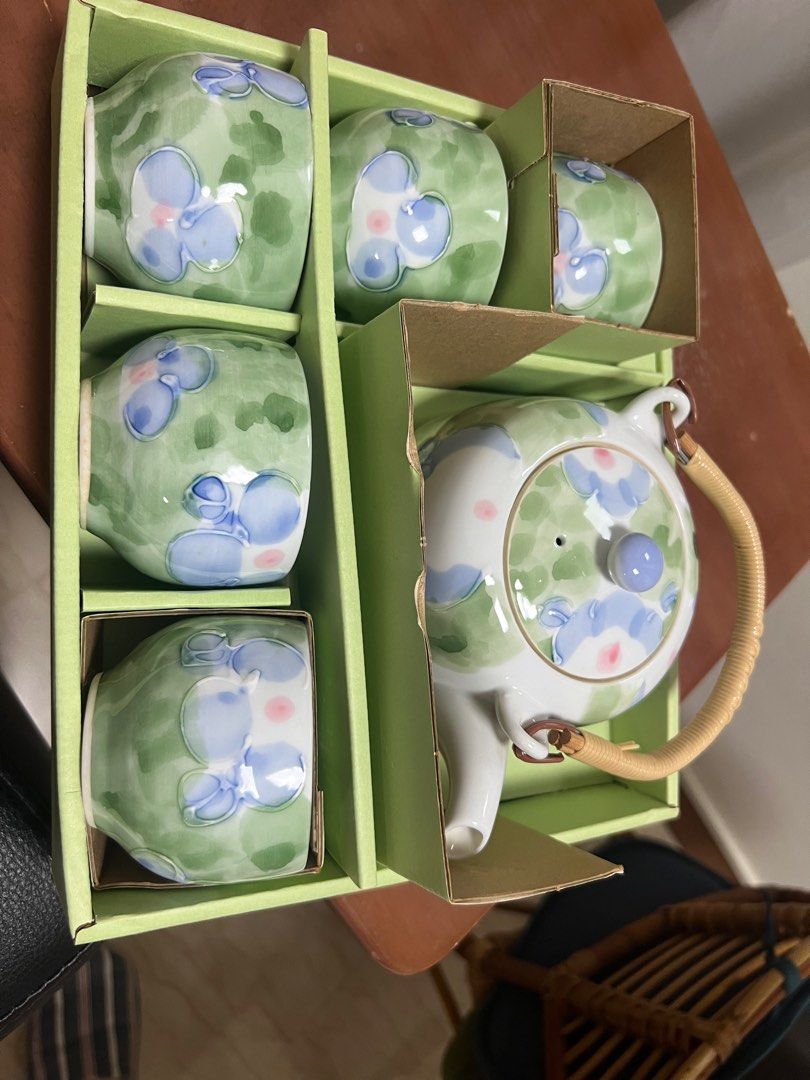 Tea set (Category: Coffee & Tea Tableware) located in Singapore. Submitted by misfate (Listing ID 1194500849, Image 1). Description: Bought this tea set more than 10 years ago, never used before as you can see from the inside of the cup. Still in original packaging. Looking to sell as I have no use for it. Dm if interested! .