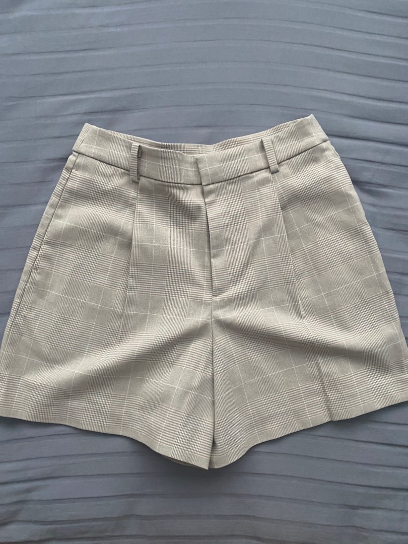Uniqlo Checkered Smart Shorts, Women's Fashion, Bottoms, Shorts on ...