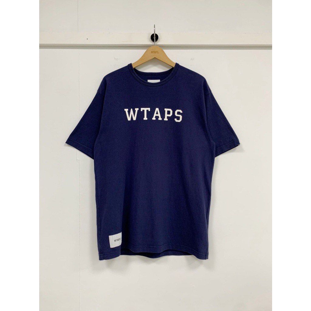 WTAPS 21SS BANNER SS TEE COLLEGE NAVY - トップス