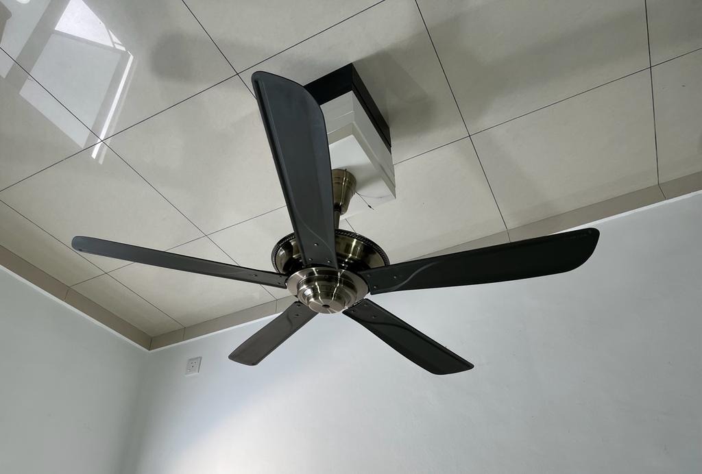 5 Blades Alpha Ceiling Fan c/w Remote Control., TV & Home Appliances