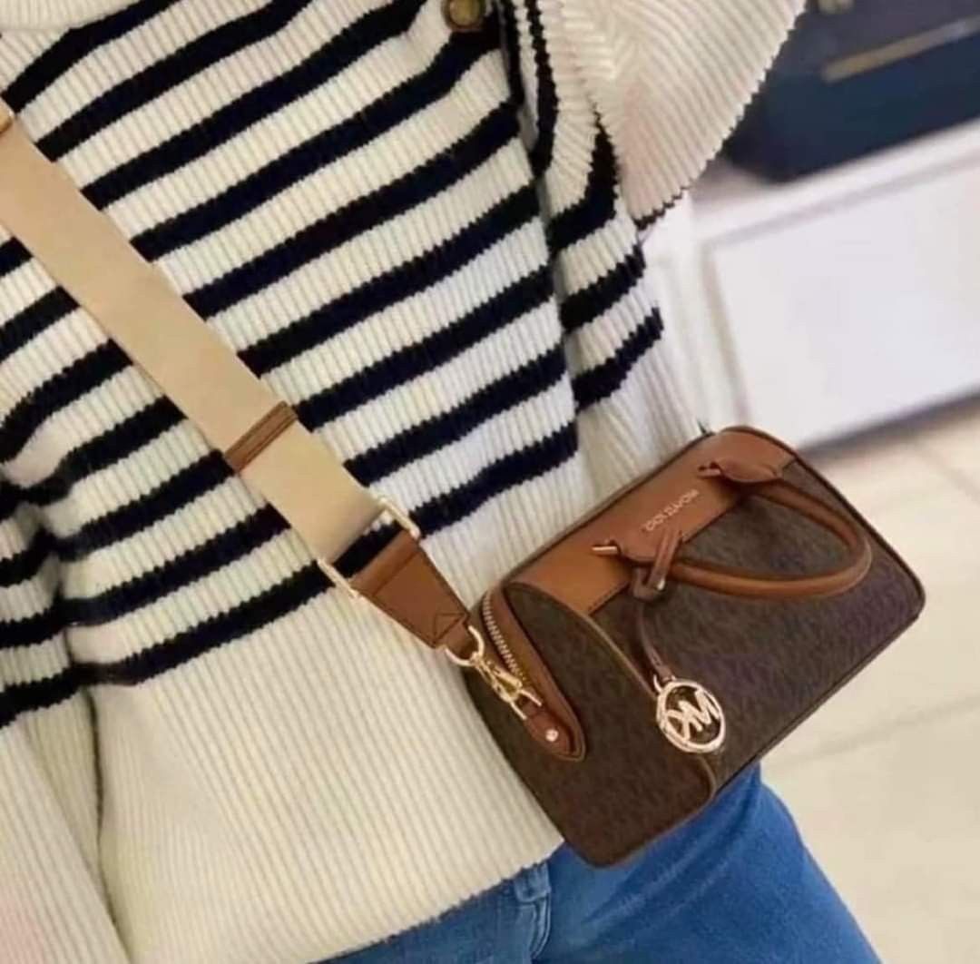 🍀 MK XS Duffle (Category: Luxury Bags & Wallets) located in Manila. Submitted by vera.prudence (Listing ID 1200133374, Image 1). Description: 🍀 MK XS Duffle ▪️10 (L) x 8"(H) x 6"(D) 💰 P2,400 ▪️Actual photo ▪️Plus SF.