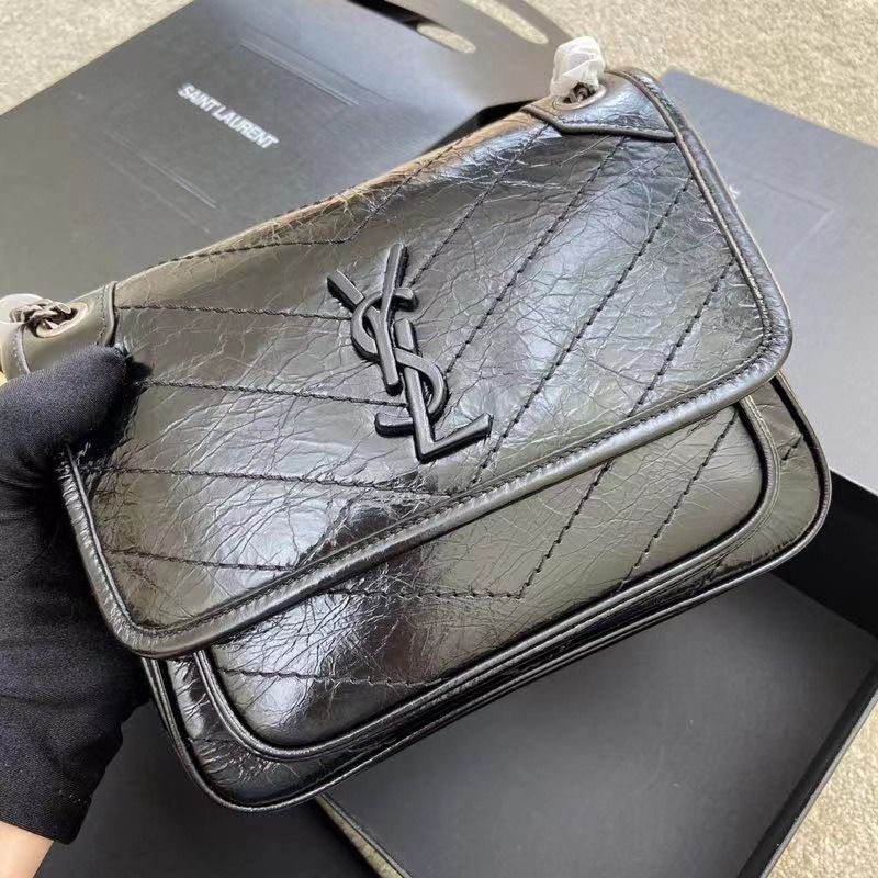 Ysl black bag with silver chain hotsell