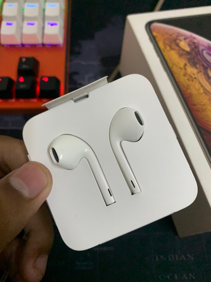 Apple Genuine Lightning Earpods, Audio, Earphones on Carousell