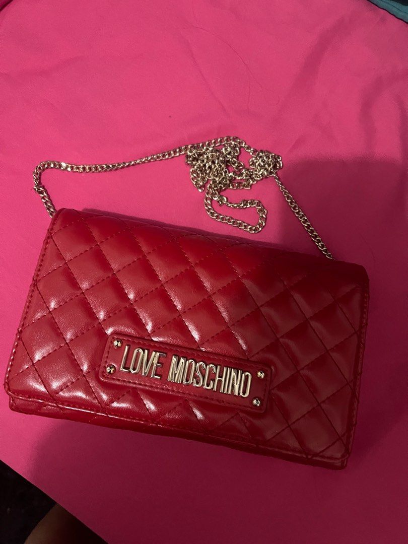 Authentic moschino bag on chain (Category: Luxury Bags & Wallets) located in Mandaluyong City. Submitted by prelovedbytim (Listing ID 1200169010, Image 1). Description: With flaws check photos please.