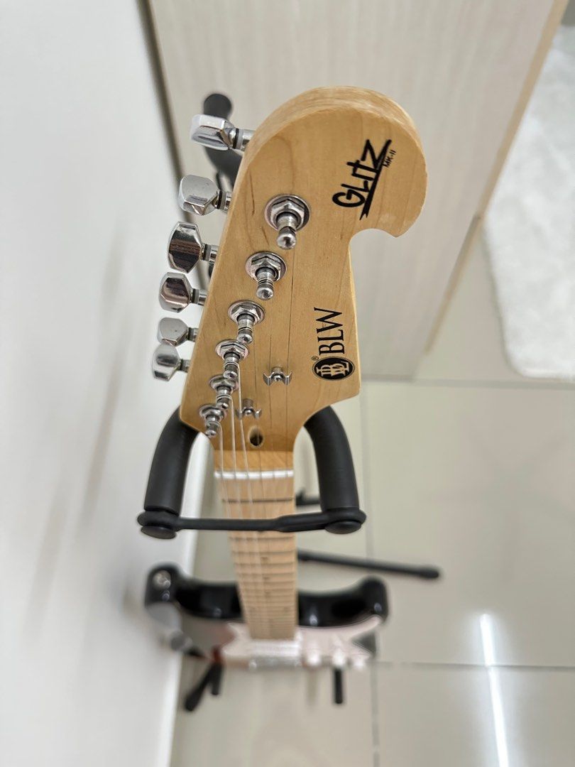 BLW Electric Guitar with amp and accessories, Hobbies & Toys, Music