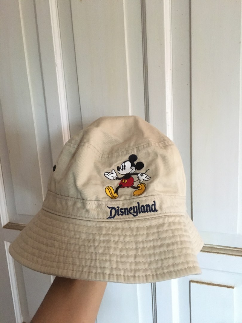 Bucket Hat disneyland, Fesyen Pria, Aksesoris, Topi di Carousell