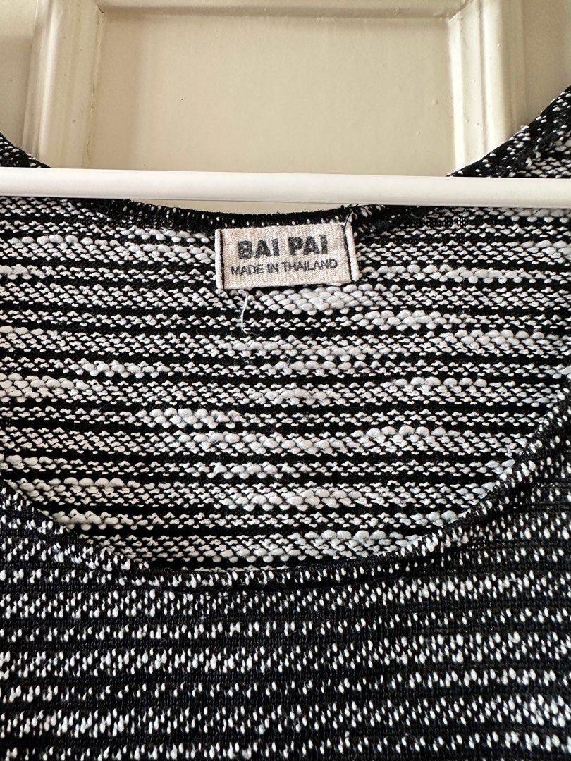 B&W Sleeveless from Thailand (Category: Sleeveless) located in Manila. Submitted by loveditemsbyja (Listing ID 1200082800, Image 2). Description: Best fits small-med Really nice in actual!.