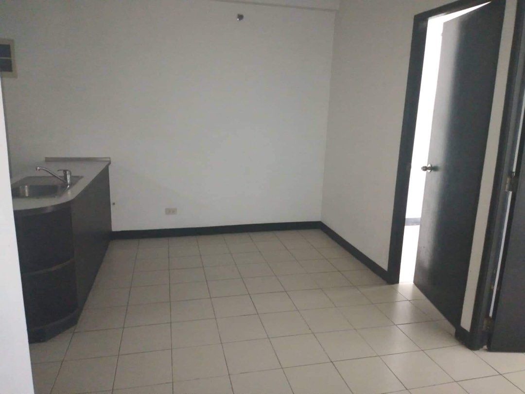 CHATEAU ELYSEE CONDOMINIUM PQUE, Announcements on Carousell