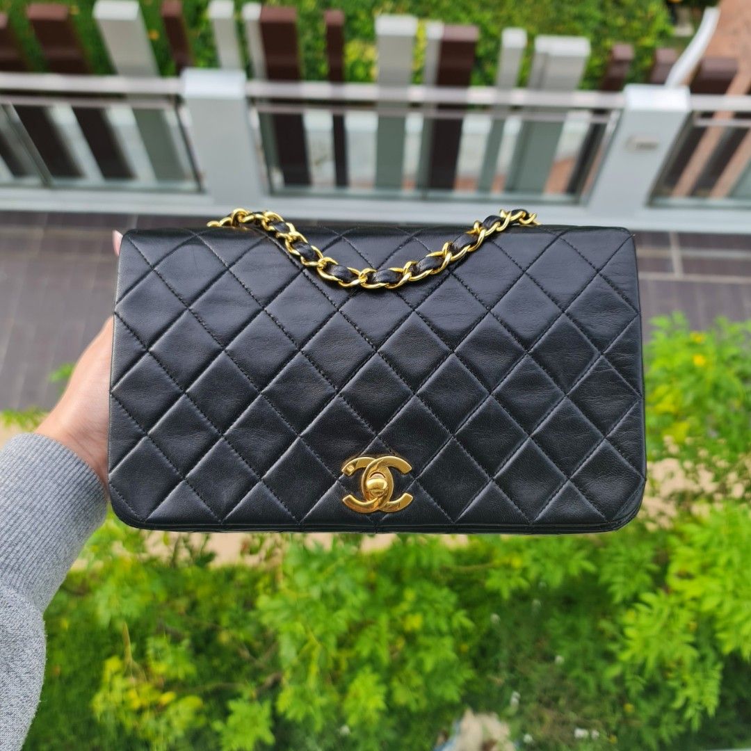 SOLD] VINTAGE CHANEL BLACK FULL FLAP CLASSIC QUILTED BAG 23CM 23