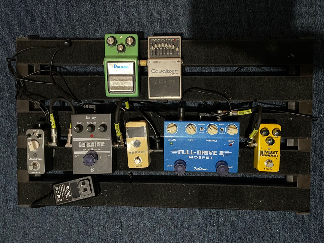 Custom Pedalboard with Gig Bag 24x14, Hobbies & Toys, Music & Media