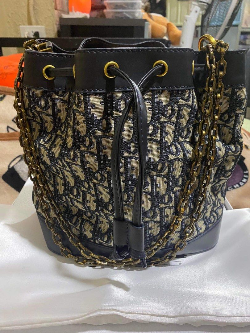 🔥LAST DIOR Oblique Bucket Bag, Luxury, Bags & Wallets on Carousell