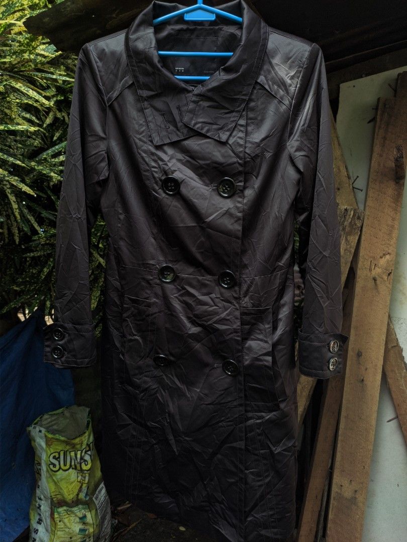 Zara Basic Trench Coat for Women (Category: Coats, Jackets and Outerwear) located in Kidapawan. Submitted by mikazzled (Listing ID 1200020281, Image 1). Description: Zara Basic Trench Coat for Women Size: Small to Medium (S on tag) Dimensions: (Length-41cm/Width-94cm) Issue: Missing Belt and need wash only Fabric: No fade , looks new Condition: 9.8/10 Color: 10/10 Color may vary due to lightning conditions and white balance of camera ☺️ 300 + SF 