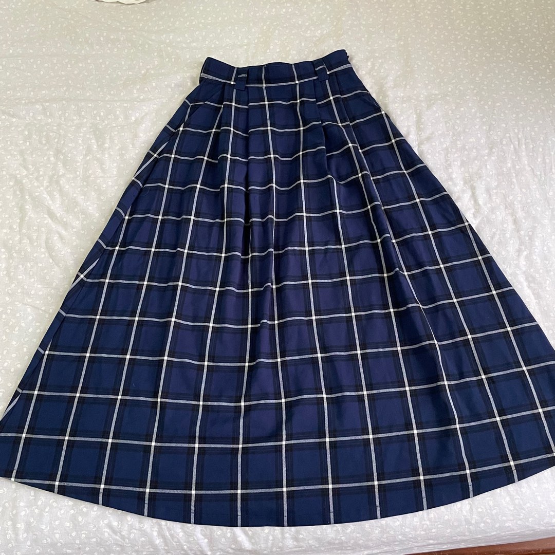 GU Checkered Skirt, Women's Fashion, Bottoms, Skirts on Carousell