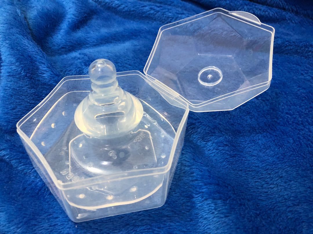 Haakaa Breastfeeding Nipple Shield Round, Babies & Kids, Nursing