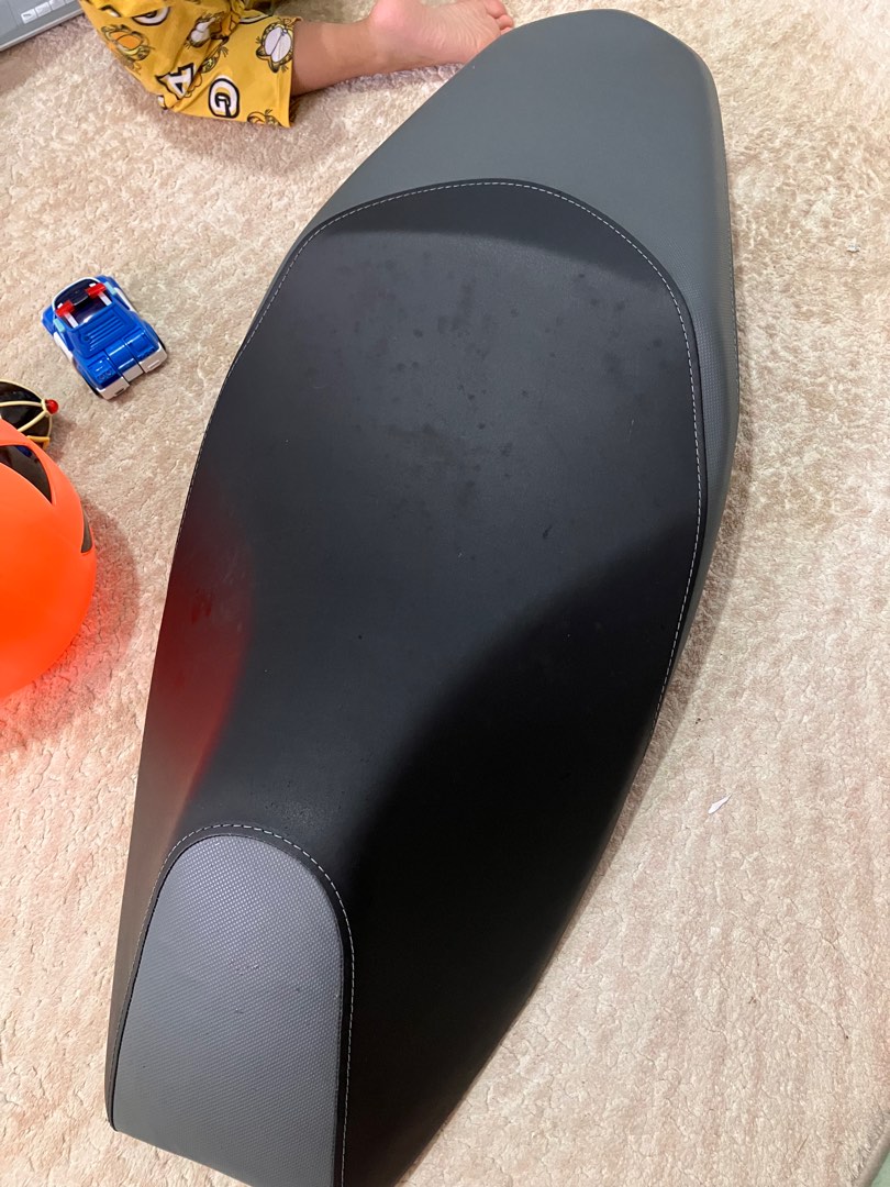 Honda PCX 160 abs stock seat assembly, Motorbikes, Motorbike Parts