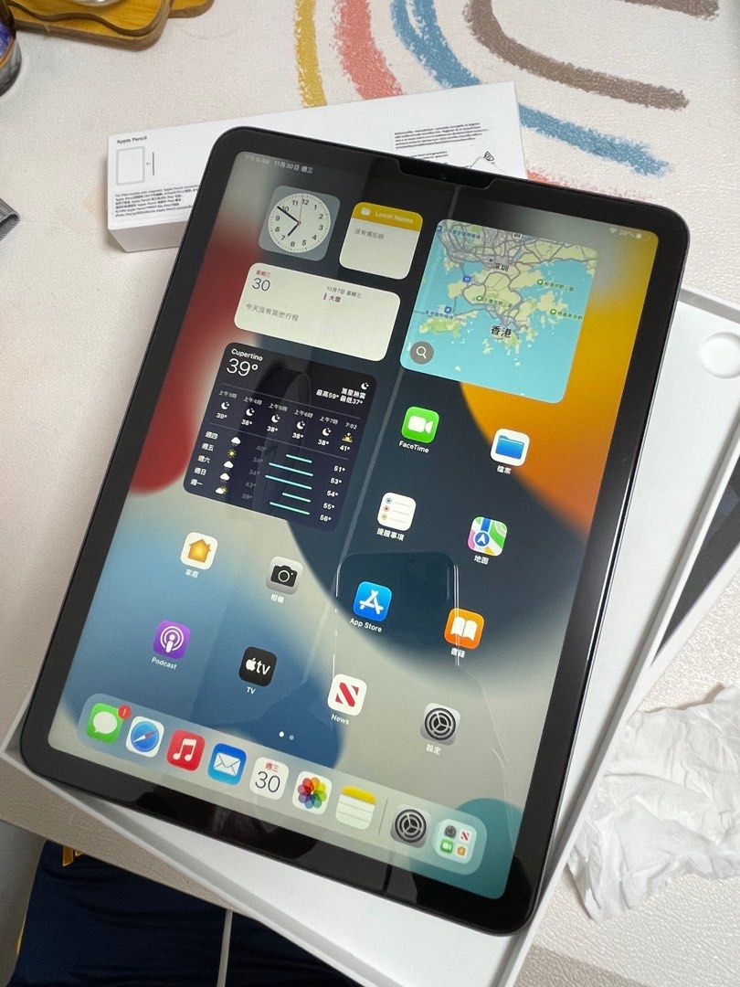 iPad Air5 灰色64gb 兩年Apple care, 手提電話, 平板電腦, 平板電腦