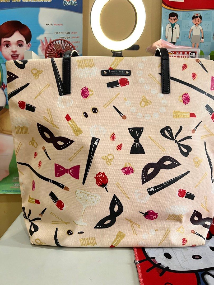 Kate Spade Open Tote (Category: Luxury Bags & Wallets) located in Cainta. Submitted by doctrish (Listing ID 1200105195, Image 3). Description: US bought, In Mint condition, no stains, no foul odor.