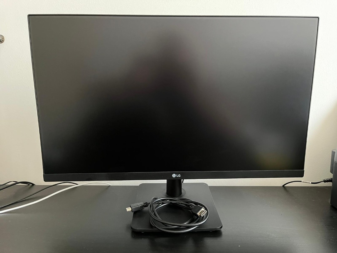 LG 23.8'' Full HD IPS Monitor Good as new, less than 3 months old