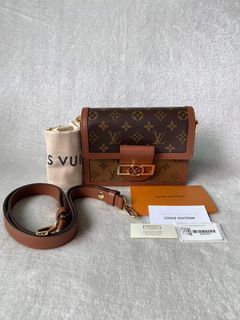 ▪️ Louis Vuitton Mini Dauphine Bag▪️ ☑️Available in Bacolod ✓Material:  green quilted monogram denim ✓Condition: 9/10 ✓Inclusions: dust bag and  long strap, Luxury, Bags & Wallets on Carousell