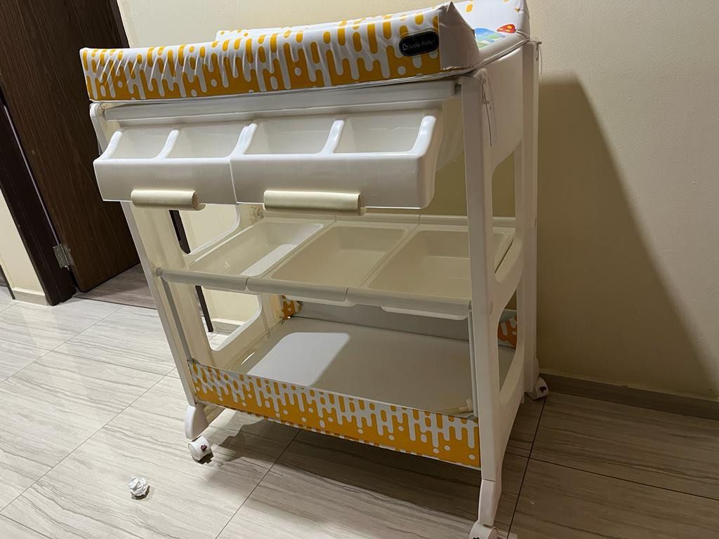 Lucky baby diaper table, Babies & Kids, Bathing & Changing, Changing