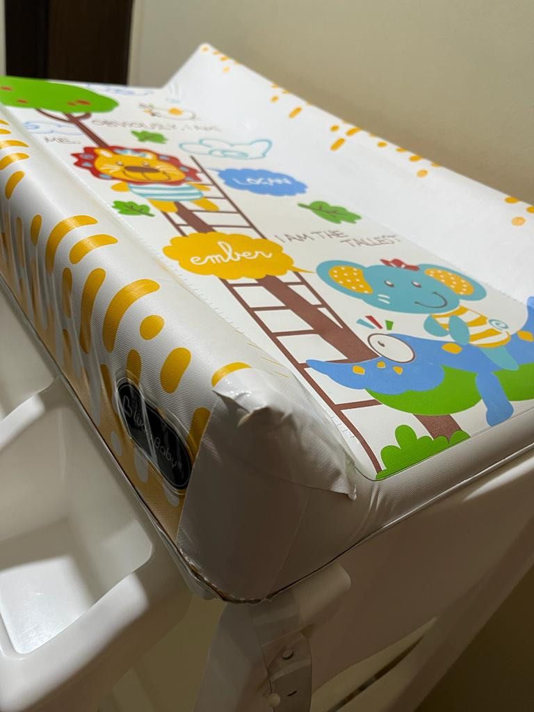 Lucky baby diaper table, Babies & Kids, Bathing & Changing, Changing