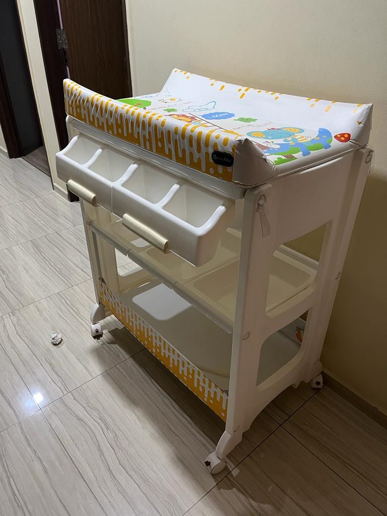 Lucky baby diaper table, Babies & Kids, Bathing & Changing, Changing