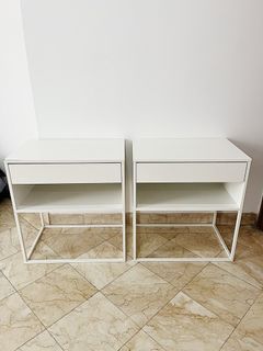 Meja IKEA Samping Tempat Tidur (2) - Bekas