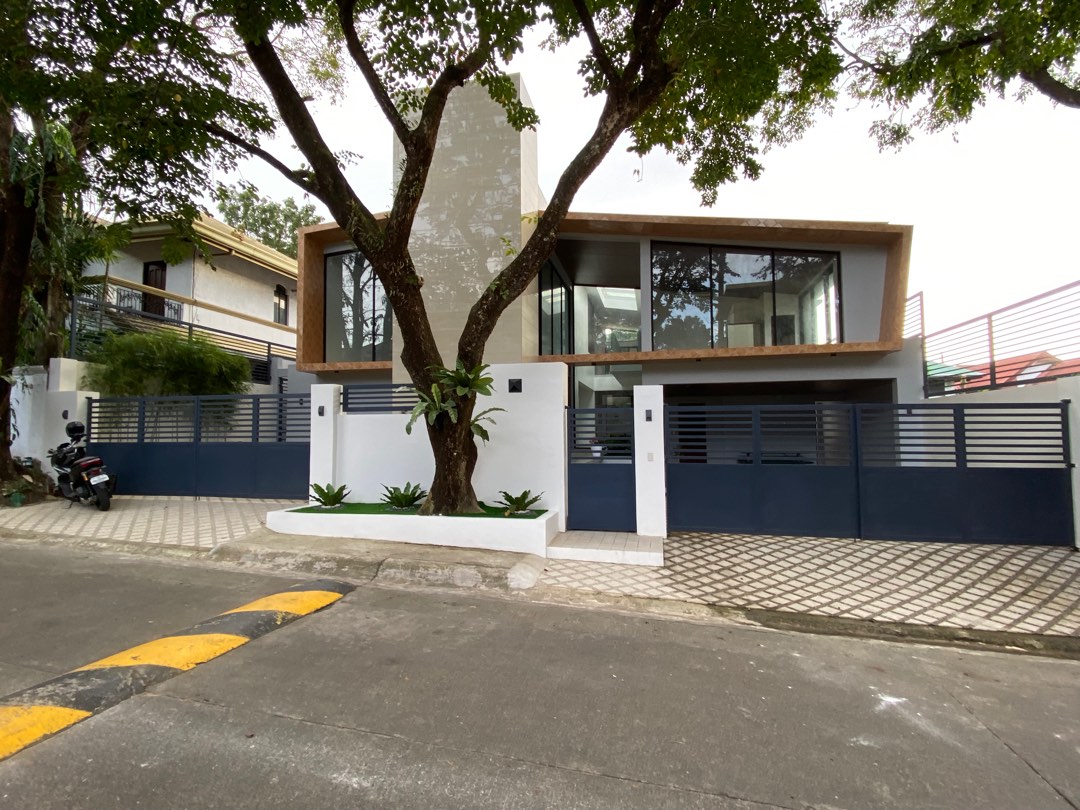 Modern house for sale Pentagon Subd near Ayala Heights Ayala Hillside La Vista Loyola Grand