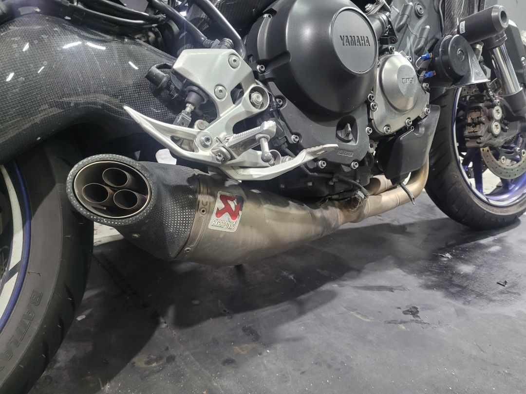 Yamaha mt 2025 09 akrapovic titanium