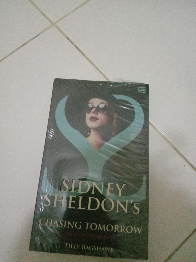 Novel Sidney sheldons, Books & Stationery, Books on Carousell