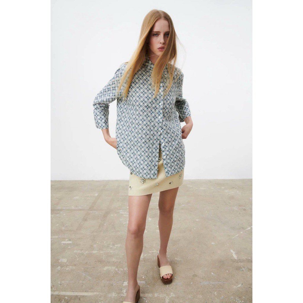 Patterned Top (Category: Longsleeves) located in Kuala Lumpur. Submitted by yish18 (Listing ID 1200021827, Image 1). Description: Nice material Can fit up to XL since it’s oversized cutting.