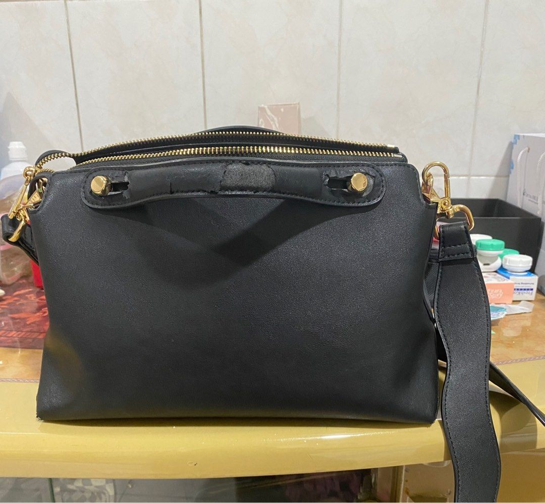 Tas Pedro sling bag, Fesyen Wanita, Tas & Dompet di Carousell