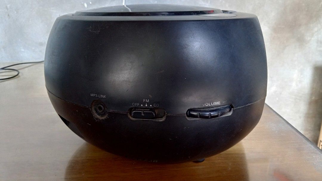 Philips CD MP3 PLAYER defective (Category: Soundbars, Speakers & Amplifiers) located in Marikina City. Submitted by irvinesstuff (Listing ID 1200025748, Image 3). Description: DEFECTIVE ITEM -No Repair History - 220v " AS IS" OFFER nlang po mga boss.