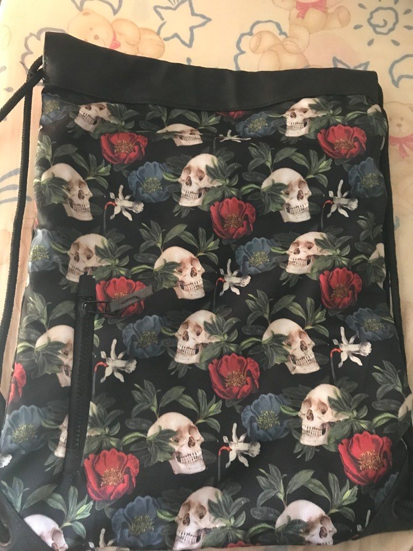 PULL & BEAR STRINGBAG (Category: Backpacks) located in Las Pinas. Submitted by cassieschoice (Listing ID 1200043642, Image 2). Description: Natambak lang.