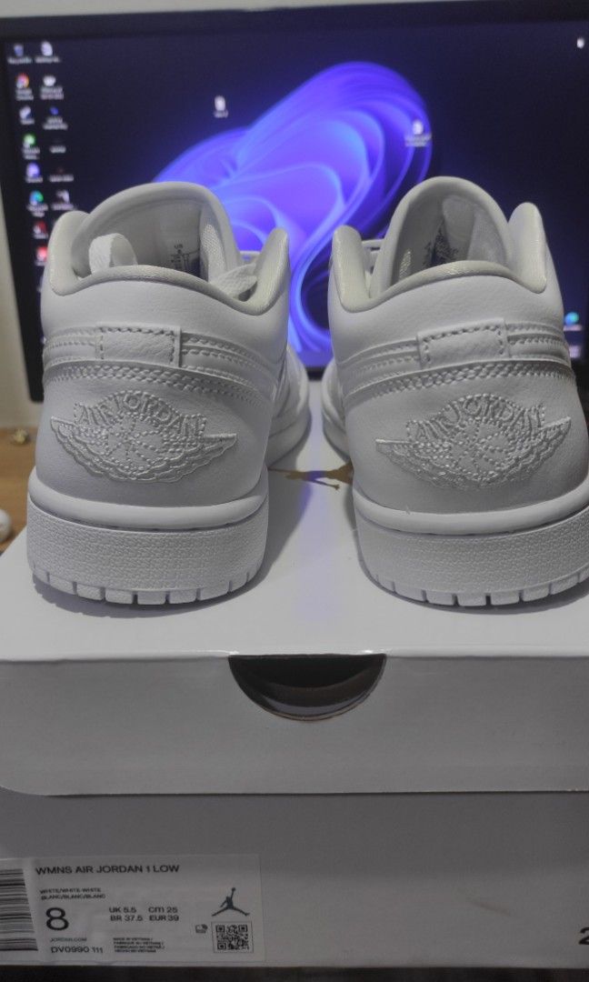 SELLING > JORDAN 1 LOW TRIPLE WHITE WOMENS | | SIZE 8US | BRANDNEW