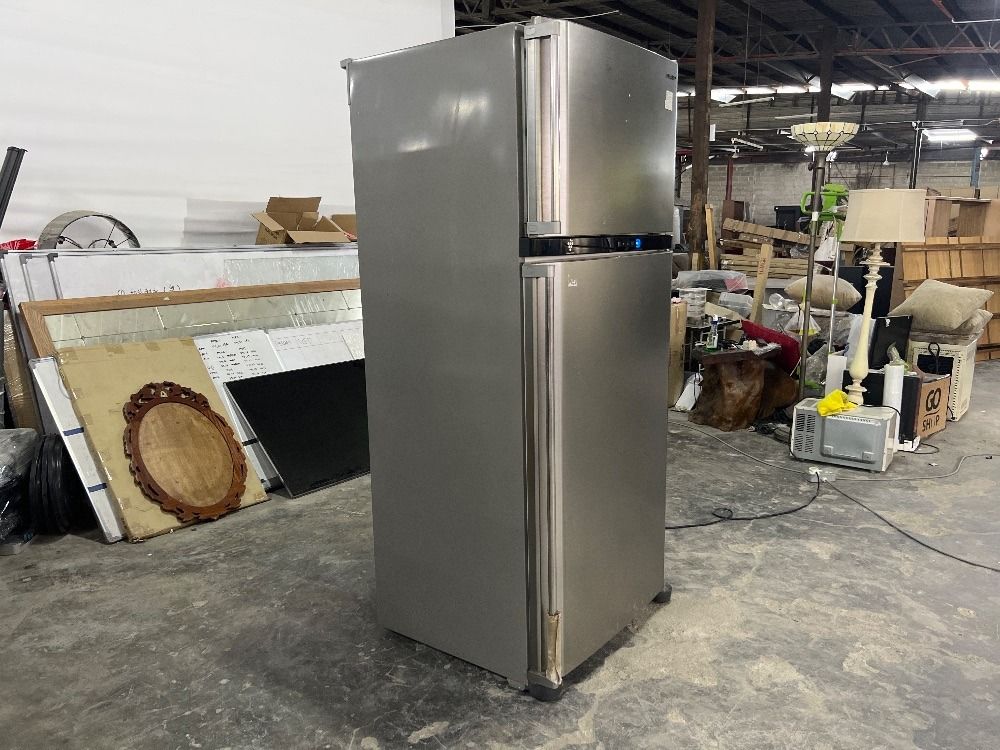 SHARP 2Door Refrigerator Model SJPT71RHS / Model Peti Sejuk 2 Pintu