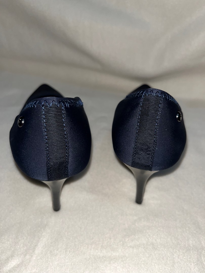 Vera wang hotsell stretch heels