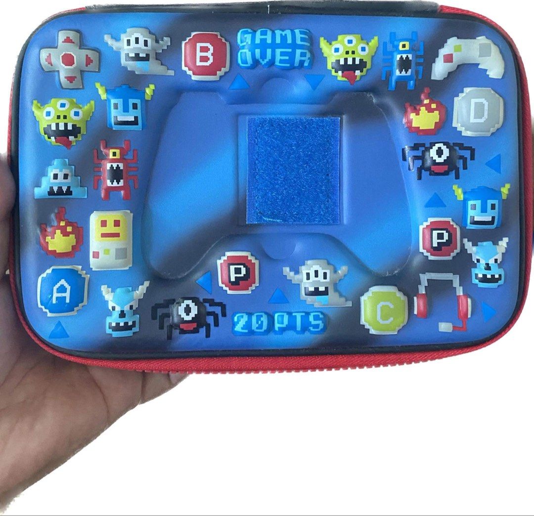 SMIGGLE PENCIL CASE (Category: Babies & Kids Fashion) located in Baguio. Submitted by rare_closet_finds (Listing ID 1200014638, Image 2). Description: Missing po ung nka dikit sa harap Like new pa! With free scented pencils JRS shipping only.