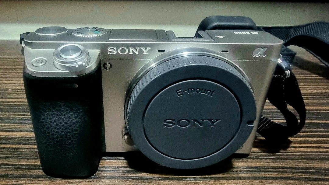 Sony A6000 + 3 Lens (kit, zoom and portrait), Photography, Cameras on
