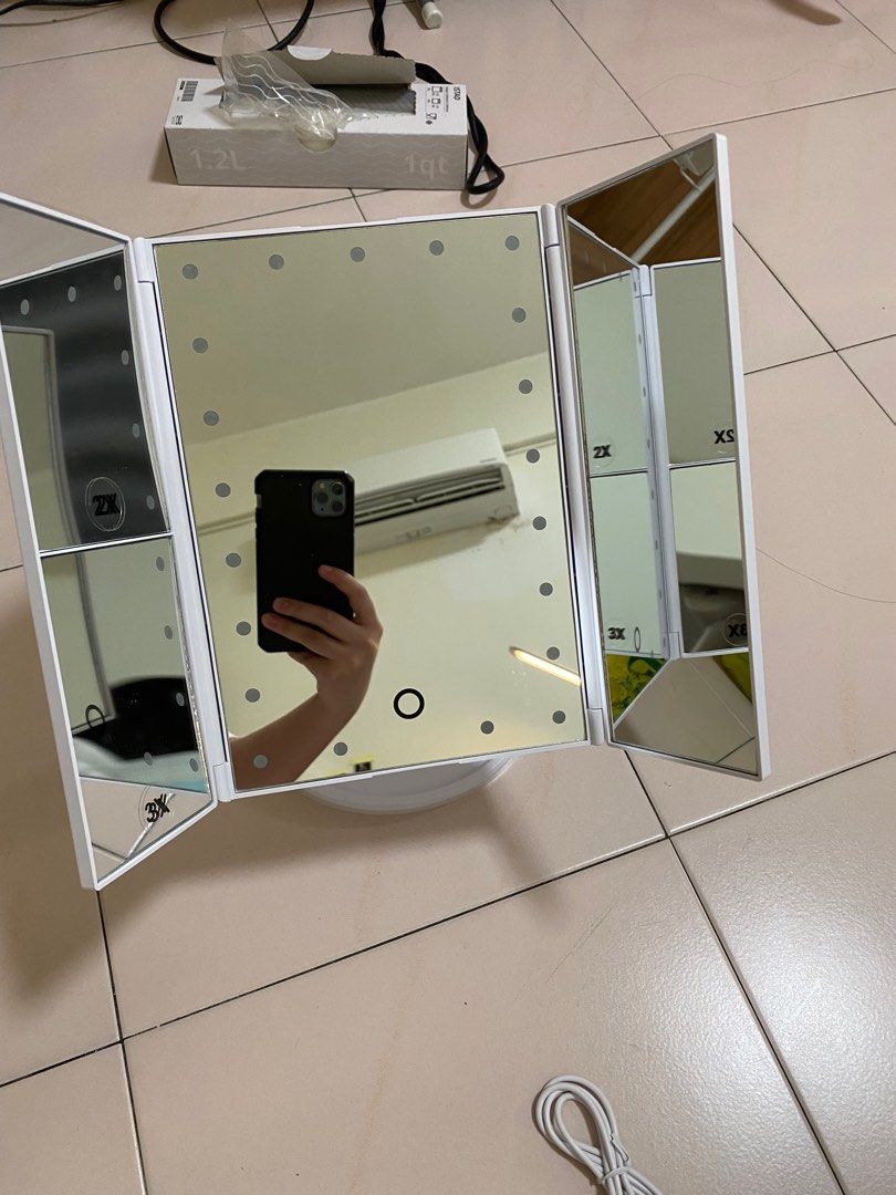 Standing folding mirror, Furniture & Home Living, Home Decor, Mirrors