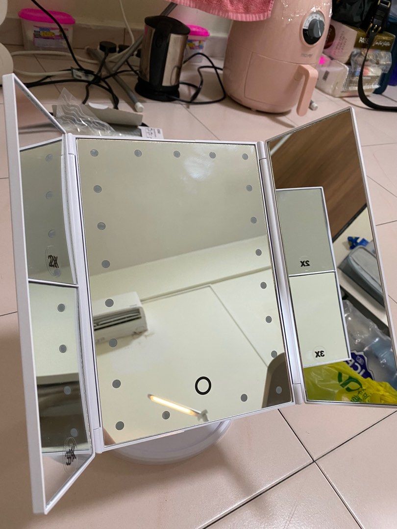 Standing folding mirror, Furniture & Home Living, Home Decor, Mirrors