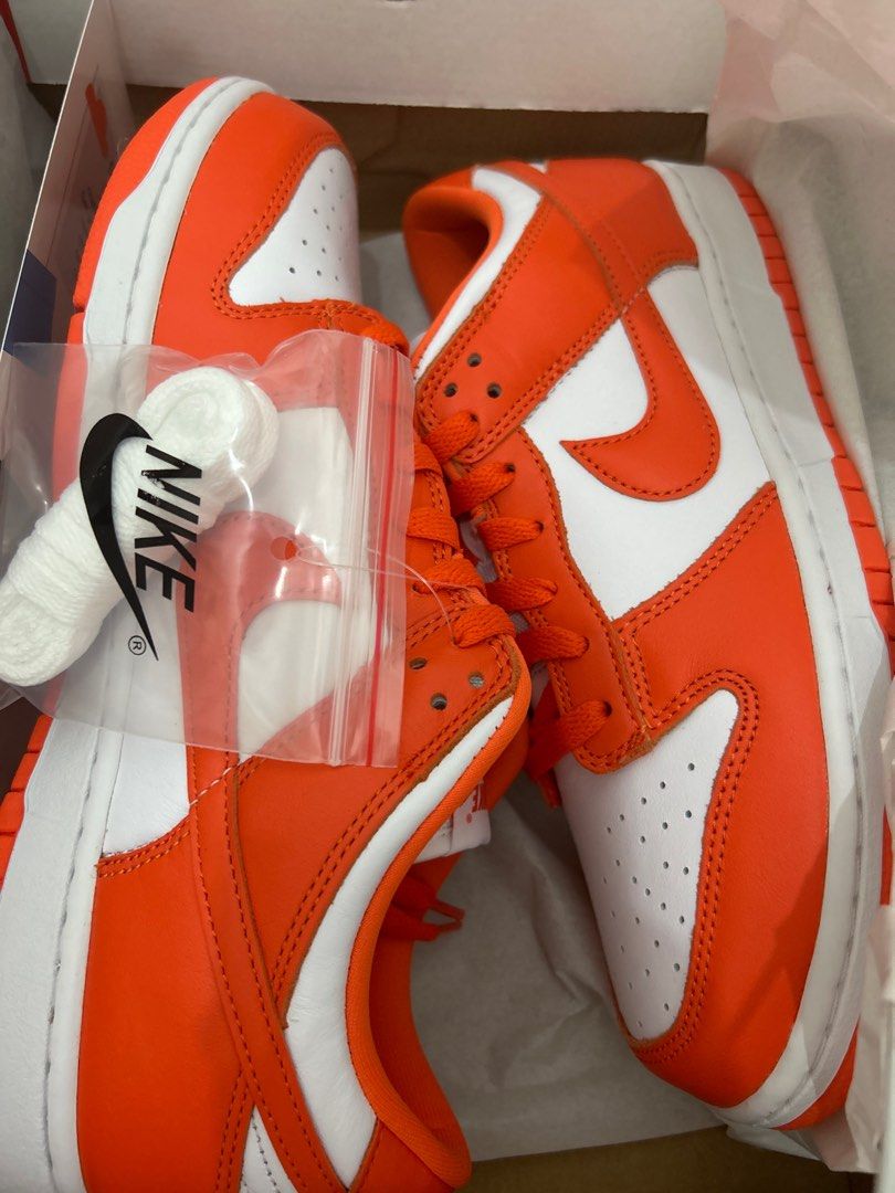 syracuse dunks low on feet