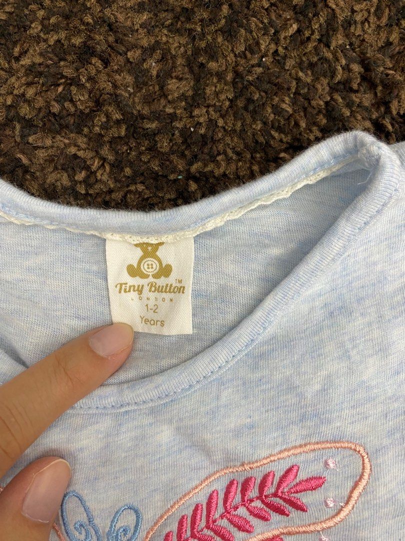 Tiny button (Category: Babies & Kids Fashion) located in Kajang. Submitted by leeya85 (Listing ID 1200040159, Image 2). Description: .