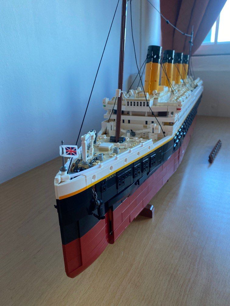 Titanic 9090 pcs bricks Lepin set (Not Lego 10294), Hobbies & Toys ...