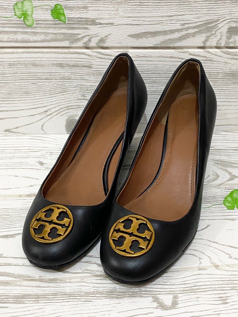 Tory burch ladies original size 39 insole 25 cm heels 6.5 cm kondisi 90 OK alas bawah sudh lapis sol amaan no box no php Barang Mewah Pakaian di Carousell