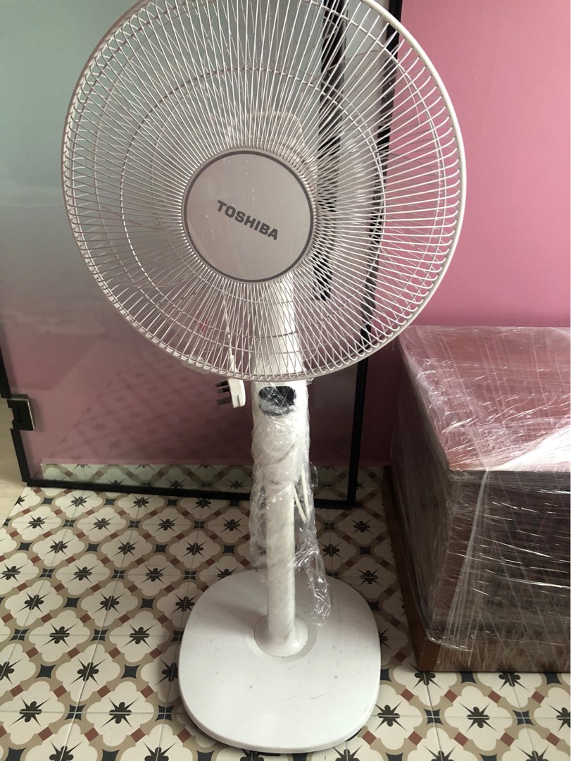 Toshiba Standing Fan, Furniture & Home Living, Lighting & Fans, Fans on