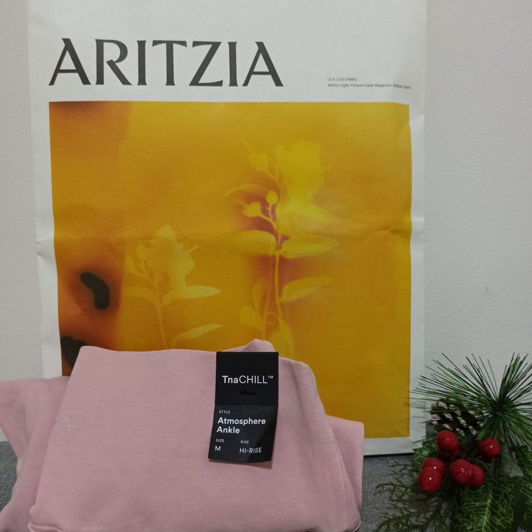 Aritzia TnaCHILL Atmosphere Flare Hi-Rise Legging Burgundy Size S, Women's  Fashion, Activewear on Carousell