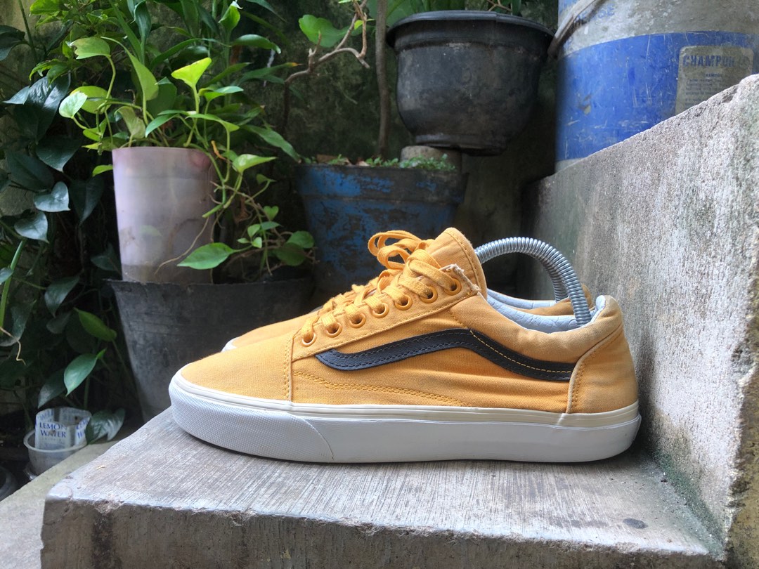 Vans vault old skool og LX gold black, Fesyen Pria, Sepatu , Sneakers di  Carousell