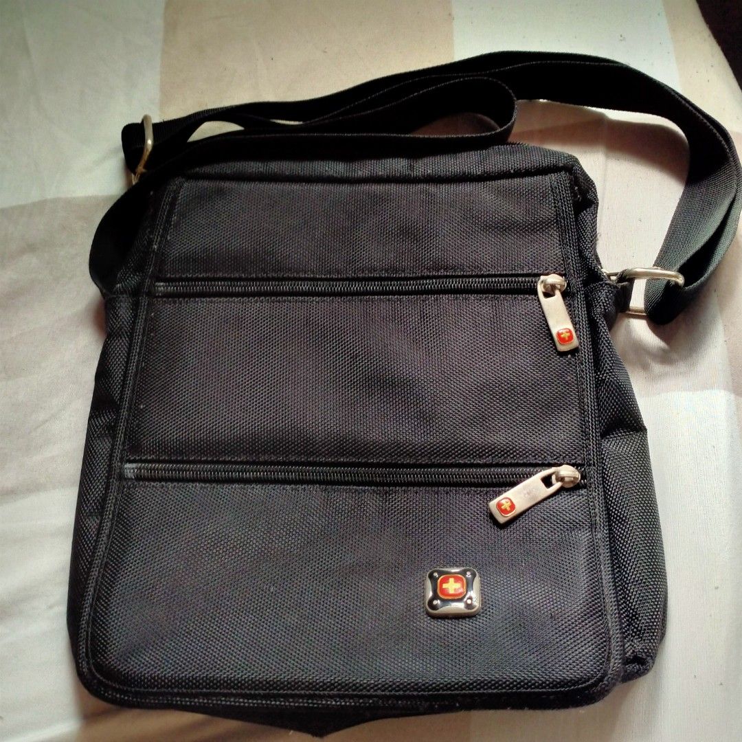 VICTORINOX SWISS ARMY MESSENGER SHOULDER SLING BAG Men s Fashion